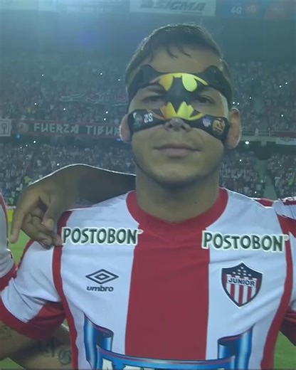 RT @gatosantistasfc: a cada segundo esse video me surpreende mais