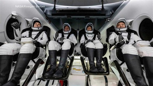 SpaceX crew makes triumphant return to Earth