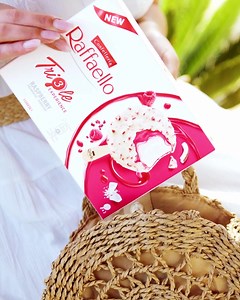 95K views · 71 reactions | Entspannt durch die Stadt – mit dem Raffaello Triple Experience Eis 殺 | Raffaello | Facebook