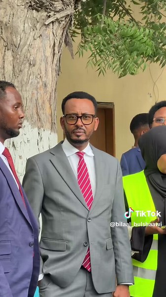 Muwaadinka 1aad ee dalka oo kaarkiisa qaatay maanta #teamschool @Hassan Sheikh Mohamud