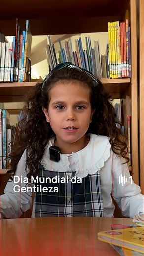 113K views · 2.7K reactions | No Dia Mundial da Gentileza passamos o microfone às crianças, que nos dizem o que é ser gentil. Ouça o desafio da Antena 1 e da Zig Zag, a rádio infantil do grupo RTP. ✍ Ora, tome lá nota por favor. #DiaMundialdaGentileza #Gentileza | Antena1 | Facebook