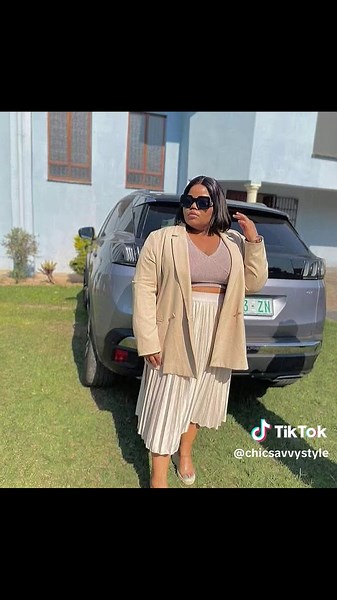 Creative Pleated Skirt Outfit Ideas for Your Wardrobe