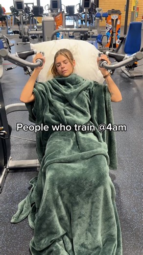 What people at the gym look like at 4am 😴 | Crunch Fitness