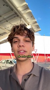 Agustin Nievas on Instagram: "Aún recuerdo cuando leí el mensaje de Santi después de su primer mes como setter. En el mensaje literalmente decía “gané 3500 dólares en mi primer mes y cambié todo mi setup para seguir trabajando”. En ese momento me di cuenta de que literalmente le había cambiado la vida. Hoy Santy está trabajando desde su casa sin preocuparse en cómo llega a fin de mes, si va a poder ayudar a su familia o si va a poder viajar por su trabajo. Por esas 3 cosas, tiene más libertad de