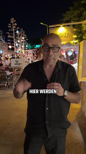 🚨 So etwas habe ich in 30 Jahren Gastronomie noch nie erlebt. Ich hatte einen Tisch reserviert – und wurde trotzdem beim falschen Restaurant platziert. 👉 Zwei Restaurants teilen sich dieselbe Fläche. 👉 Obwohl ich reserviert hatte, wurde ich bei der Konkurrenz platziert. 👉 Der eigentliche Betreiber sprach später sogar von „Gästeklau“. ➡️ Für mich zeigt das, wie wichtig Fairness und Respekt im Wettbewerb sind – gerade in der Gastronomie. 💡 Das zeigt: 👉 Ein guter Service beginnt schon bei der