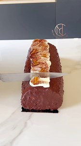 183K views · 1K reactions | Voici la BÛCHE SNICKERS : ultra gourmande, moelleuse, avec un crunch de fou et du caramel fondant. Si tu kiffes les Snickers, tu vas littéralement craquer. 朗  L'idée FATALE pour tes fêtes ! La recette est en commentaire ! Tu l'as goûtée ? Laisse ton avis en commentaire aussi !  #BucheSnickers #Noel #RecetteDeFou #Caramel #Gourmand #Snickers#buche#recettefacile#snickers | Mes délicieuses créations | Facebook