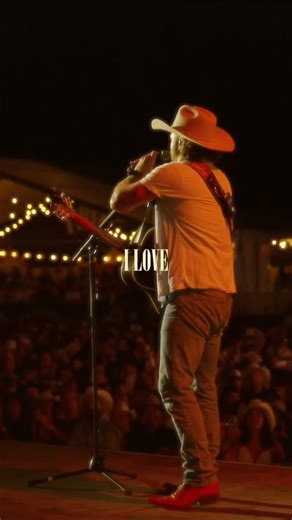 St-Georges! Je m'en viens vous voir le 19 décembre pour finir l'année avec un méchant party! Ça se passe à la Salle Alphonse-Desjardins et tu veux pas manquer ça! On se voit là 🔥 | Matt Lang