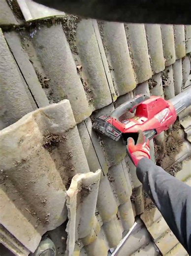 How to clean a dirty side wall flashing on any tile roof repair the easy way - SOLVED #frechieroofer