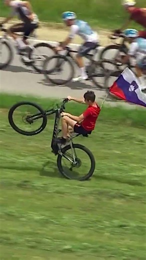 Some neat wheelie skills beside the Tour of Slovenia 🤯