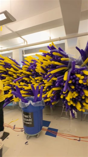 They’re blowing up the balloons for New Years Eve tomorrow in Times Square 🎈 New York City | New York City Kopp