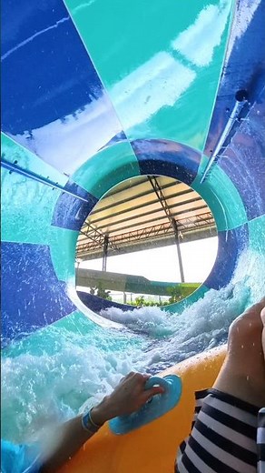 Smallest Vortex Water Slide Reverse Exit POV - Monkeys Splash Zone #waterslide #waterpark #insta360