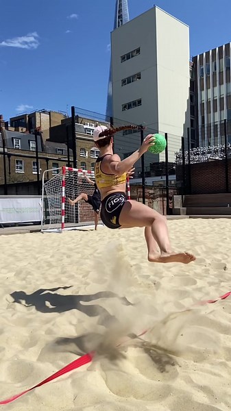 🌪️ #beachhandball #beachgirls #beachhandballuk #london #dontworrybeachhappy #handabll #handballgirl #sandsport #beach #sport #sportoftiktok #fyp #foryou #flowers #mileycyrus