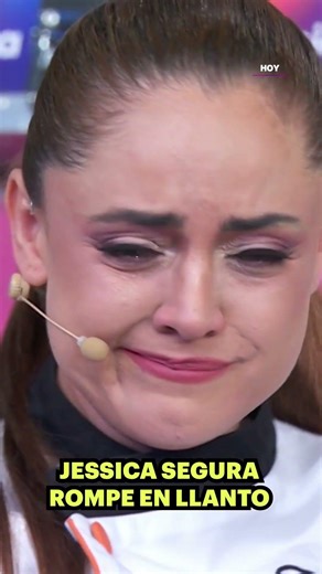 Jessica Segura breaks down in tears due to the pressure of the latest challenge on #HoySoyElChef