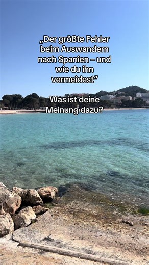 Viele träumen davon, nach Spanien auszuwandern… Sonne, Meer, entspannter Lifestyle 🇪🇸 Aber die meisten machen denselben entscheidenden Fehler – und genau daran scheitert es dann. 👉 Sie gehen ohne klaren Plan. Ohne zu wissen, wie sie vor Ort Geld verdienen, wo sie wirklich leben wollen oder wie Bürokratie funktioniert. Das Problem? Spanien ist nicht nur Urlaub. Es ist ein komplett neues Leben – mit eigenen Regeln. Der größte Fehler ist also nicht der Umzug selbst… sondern unvorbereitet zu star