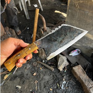 Sati makes a sharpest cleaver from a piece of tractor disc plough | The creative