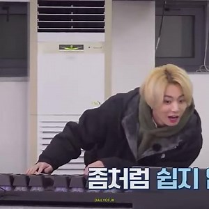 Run BTS Ep. 133 Jungkook typing super big keyboard