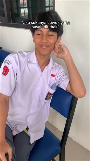 Mineral Botanica official on Instagram: "Kirain bawa facial foam mau cuci muka… kirain ke kursi mau duduk… Taunya…😭😭😭😭 Cowo lagka😭😭🙏🏻 #mineralbotanica #facialfoam #forstdefense #anaksekolah #trend #schoolair"