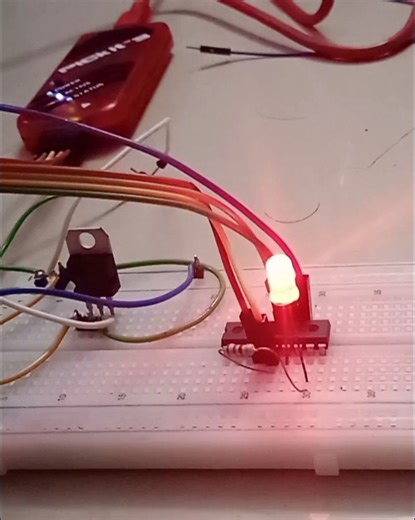 Simple LED blinking using PIC16F88 Microcontroller 👍🏻