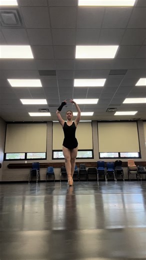 turning on dead shoes suck #fyp #ballerina #fouettes #pointe #2girlsenpointe