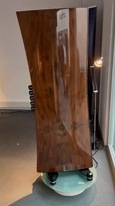 Raidho TD 4.2 eye-catching finish, impressive Mundorf capacitors in crossover. Nordost cabling and aluminium front panels with unique Raidho Ribbon tweeter and Tantalum/Diamond membranes. Made in Denmark 🇩🇰 | Raidho Acoustics