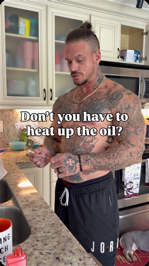 𝓖𝓪𝓻𝔂 𝓚𝓪𝔂𝓮 on Instagram: "I’ve been getting a lot of questions since the last post, so I wanted to clear a few things up. No, you don’t need to heat the oil for small daily injections. And even if the needle doesn’t go fully intramuscular, testosterone is still absorbed subcutaneously. This page is about transparency and my personal journey — what I’ve learned through my own experience and through my own research over the years. I’m a coach, and I’m always open to sharing what’s worked fo