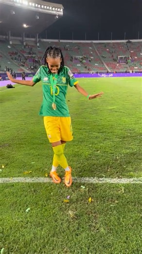 Trophy in bag, moves on point. 🏆💃 Today’s #FridayFeeling is brought to you by Linda Motlhalo. 🇿🇦 #TotalEnergiesWAFCON2022 | CAF Women’s Football