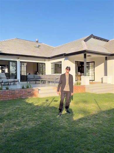 POV: Your husband puts in R6 million… and suddenly THIS could be yours 👀🏡😂 But seriously… would you make the investment? 👀 ✨ Newly renovated 🛏️ 4 Bedrooms 🛁 3.5 Bathrooms 🍸 Dedicated bar area 🌿 Covered entertainment patio 🏡 Separate cottage 🏠 Domestic quarters 📍 Dunvegan Beautiful finishes, incredible entertainment spaces and a home that is made for living, hosting and making memories. The question is… would you say yes? 👀 📲 DM for more information. #foryou #foryoupage #Home #proper