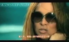 Hélène Ségara（依莲娜·西嘉贺）演唱。嗓音温婉柔美，清幽中透露出丝丝的忧郁和缕缕的柔情。