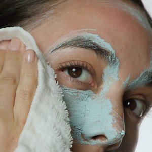 Feeling cheeky 🍑💙 Smooth your skin from cheek to cheek with the limited-edition e.l.f. x American Eagle Get Cheeky Clay Mask 👖 This multi-functional clay mask is designed for use on your face *and* bum working to refine the look of pores, boost hydration, and smooth for gorgeous plumped-up skin 💧 Shop for $11 ✨ https://bit.ly/3FPkYMU #elfxae #eyeslipsface #elfcosmetics #crueltyfree #vegan | e.l.f. Cosmetics