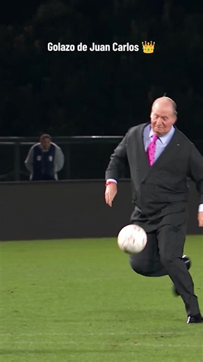 Golazo de Juan Carlos: S.M. O' Rei Juan Carlos recupera el toque ⚽👑