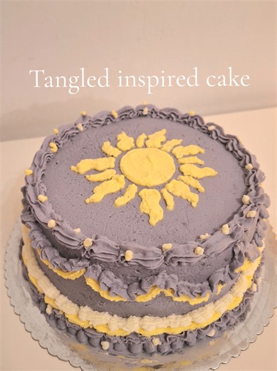 made this Tangled-inspired cake for my sister🌞💜 rate it 1-10👇🏻 #tangled #bakingtok #cakedecorating #disneycake