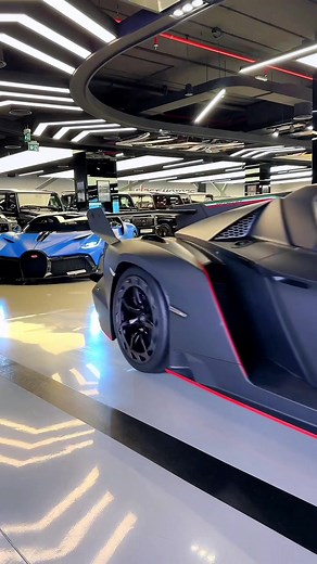 Bugatti Divo vs Lamborghini Veneno: Ultimate Luxury Showdown