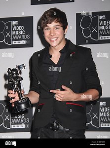 New York, New York, USA. 25th Aug, 2013. Singer AUSTIN MAHONE poses for photos in the press room during 'MTV 2013 Video Music Awards' held at the Barclays Center in Brooklyn, NY. Credit:  Nancy Kaszerman/ZUMAPRESS.com/Alamy Live News Stock Photo - Alamy