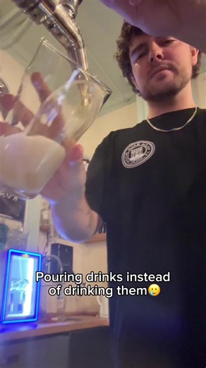 Harry, the best pint-pourer, in his feels🥲🍻 #bartender #fomo #backroombar #melbourne #stkilda