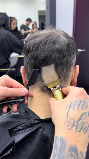 Razor vs Trimmers: Hair Transformation Techniques