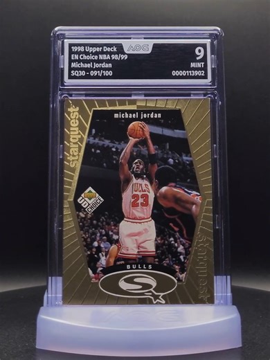 Michael Jordan numbered to /100 from the English set Choice NBA 98/99 (1998) is today's AOGood vibe to kick off the week – the card has been graded as an AOG 9 and is therefore in Mint condition! 😎🌈 As always with cards graded by AOG, our incredibly detailed verification including high-resolution images, an integrated pop report with comparison view, an in-depth defect report as well as the unique AOG Visual Insights is just ONE QR code scan away. Have a nice monday evening 🙌 #AbsoluteObjecti