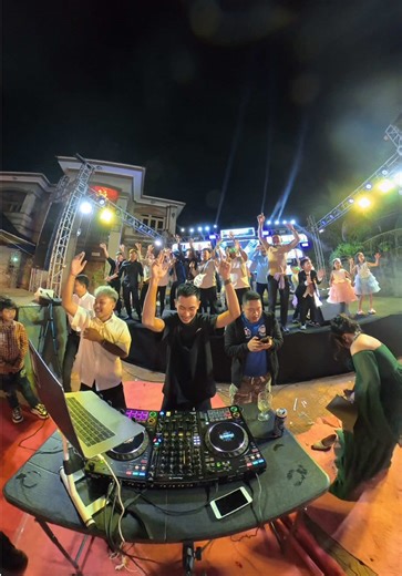 វីដេអូ​របស់ ឌីជេ អូយេ - DJ Oh Ye (@dj.oh.ye) ជាមួយ original sound - ឌីជេ អូយេ - DJ Oh Ye