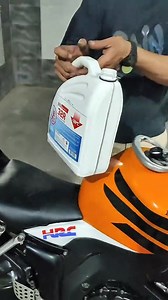 مياه الردياتير المناسبه لحراره البايك 🏍 والعربيه 🚘 مياه الردياتير تركيز 50/50 ( مياه الفابريكه ) ● مياه ردياتير جاهزه للإستخدام تركيز 50/50 #G12 أحمر 50/50 #G13 أحمر 50/50 #G13 أخضر 50/50 #G11 أزرق 50/50 عبوه 5لتر #RZoil 🇩🇪 Made in Germany 🇩🇪 زيوت - إضافات - منتجات العنايه و إصلاح السيارات صنع في ألمانيا بمصنع #رزويل الوحيد بالعالم بألمانيا فقط🇩🇪. #لأداء_أفضل_إختر_الأفضل www.rzoil.net شكرا لثقتك المتجدده البايكر باسم رأفت 🏍❤️ | RZoil Egypt