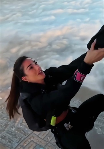Sky Fighter Skydiving Jumping Spider: Viral USA Skydive Clip