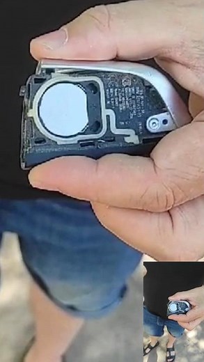 How to change the battery in a BMW key