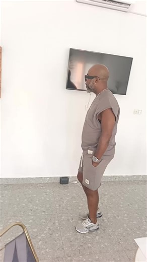 joyeux anniversaire à moi même Merci pour tout seigneur. les fanas, je vous aime.