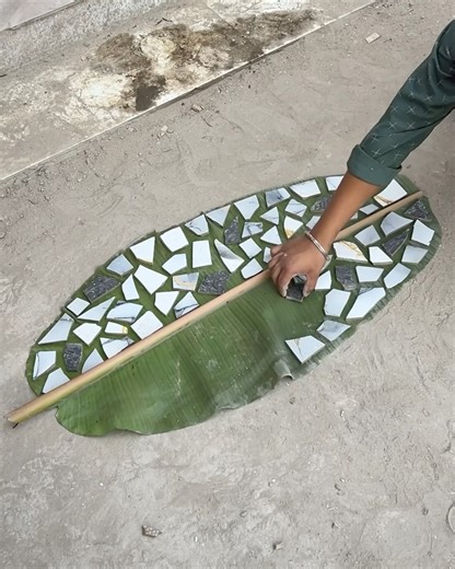 Banana Leaf Titles Cement = Coffee Table #reused #cementcraft | Deep's CRAFT