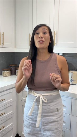 🍈🥶 Love fresh cantaloupe? Good news! You can freeze it and enjoy its sweetness all year long! 🌞❄️ Say goodbye to seasonal limitations with these simple steps: 1️⃣ Start by cutting your cantaloupe into bite-sized pieces, removing the seeds and rind. 2️⃣ Lay the pieces flat in a freezer bag and pop them in the freezer. 3️⃣ Don't forget to label the bag with the date, so it's easy to keep track! Now you have an endless supply of frozen cantaloupe at your fingertips! Use it in smoothies, salads, 