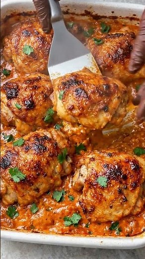 🍗🔥 Creamy Paprika Baked Chicken Thighs