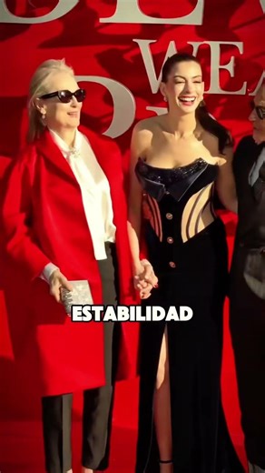 El calzado de alfombra roja de Anna Torv: el equilibrio perfecto entre belleza y practicidad.