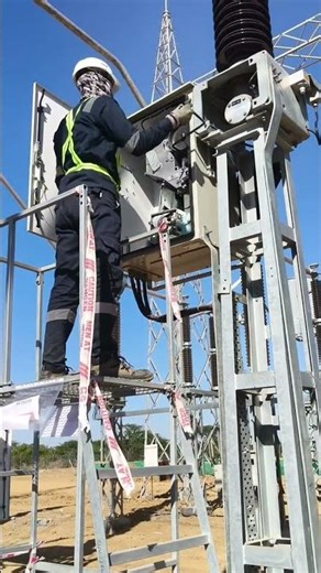 Breaker Spring charge Manually