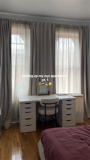 E Claire Simmons on Instagram: "Set up my nyc apartment with me!!!! 🧸🧺🫶🏻 I need your opinions on the bed asap 🤭💫 . .. . . #nycapartment #nycroomdecor #nycroomtour #nycapartmenttour #nycroomies"