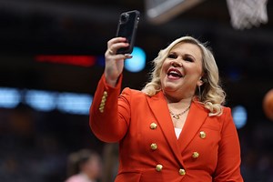 Did Holly Rowe play basketball? Exploring the ESPN reporter's playing career