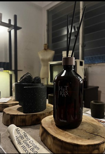 Come and visit Hetras - the #1 reed diffuser brand in Korea and Japan that specialises in premium, long-lasting scents crafted by a master perfumer that are guaranteed to elevate your everyday life! Our products and scents can be viewed and smelled at Salted Cafe and Unknown Cafe! Orders can be placed online via our website https://hetras-global-bn.myshopify.com and picked up at Unknown Cafe, Batu Bersurat.