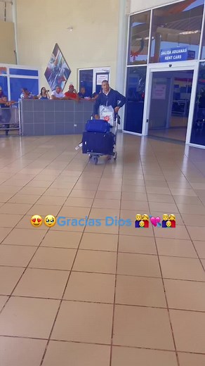 👨‍👩‍👦🥹👨‍👩‍👦